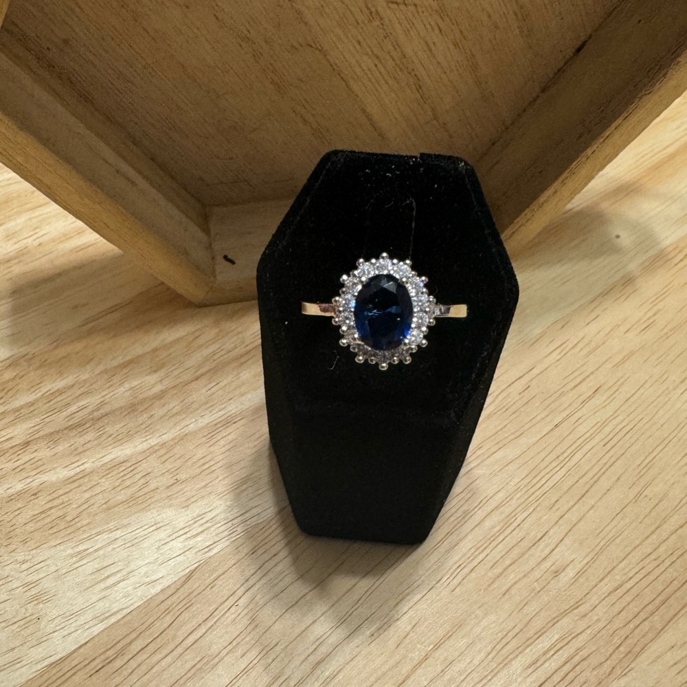 SIZE 10 WEDDING RING - Picture 2 of 9